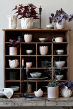 FIORIERA IN MAIOLICA CON FOGLIE CHIC ANTIQUE