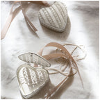 SCATOLA A FORMA DI CUORE E DECORAZIONE PROFUMATA - VOILE DE LIN, MATHILDE M